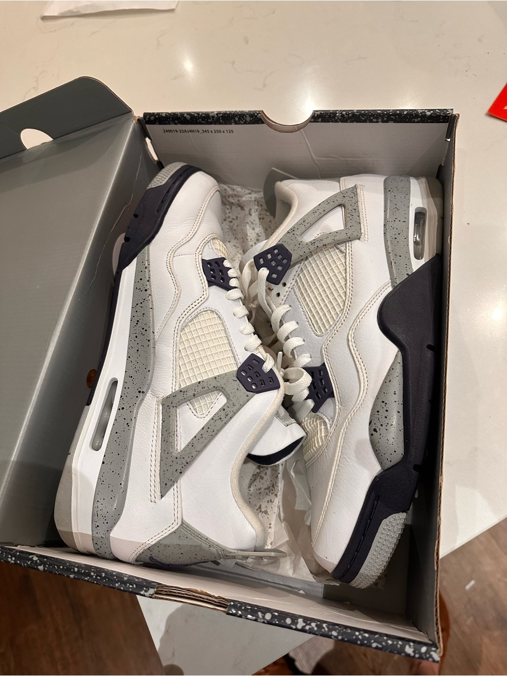 AIR JORDAN 4 RETRO WHITE/MIDNIGHT NAVY size 13